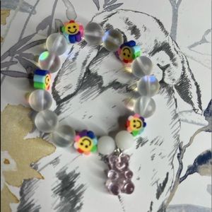 Holographic gummy bear with rainbow flowers bracelet❤️